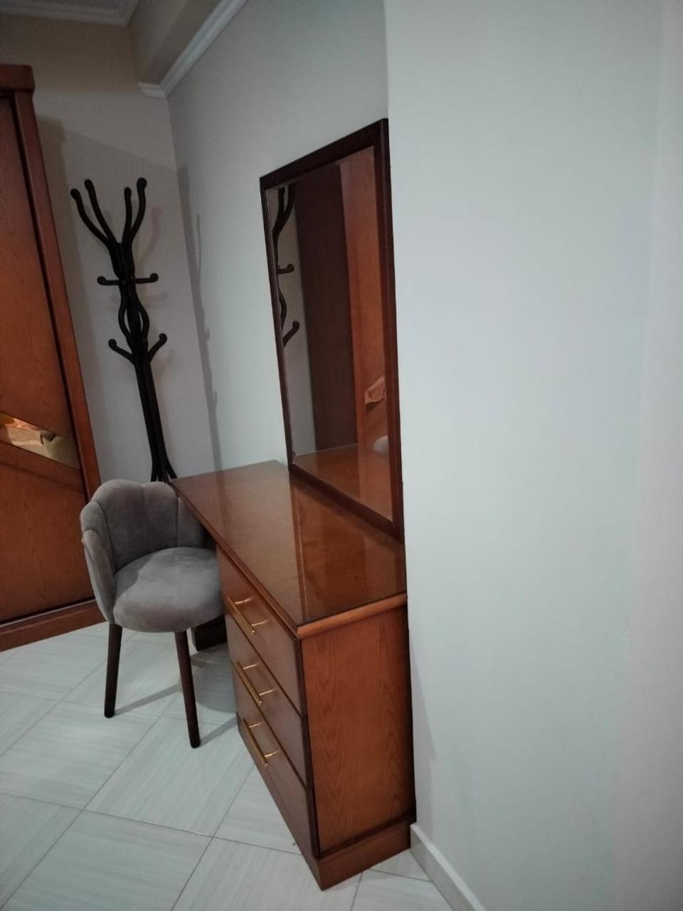 דירה Three Bedrooms In